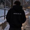 WINTER ARC: ON. mikina čierna – chrbát na modelovi